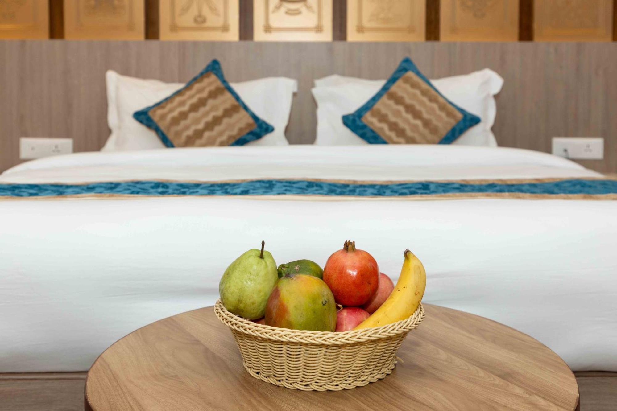 Shuvatara Suites & Spa, Thamel Kathmandu Exteriör bild